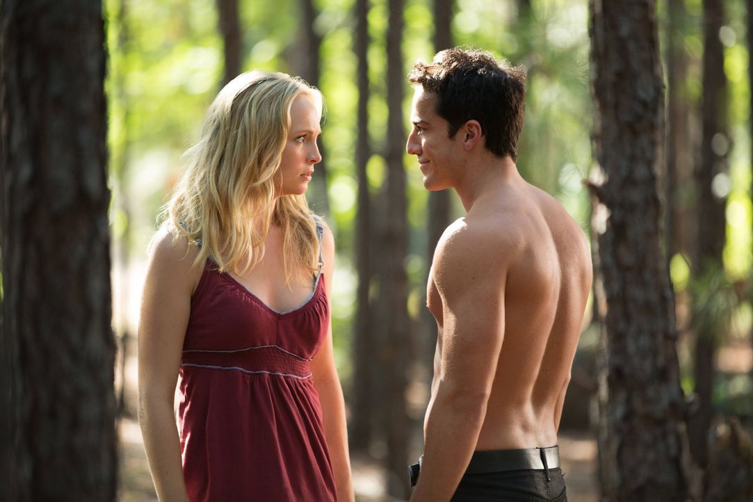 Caroline erkennt Klaus in Tylers Körper - Bildquelle: © Warner Bros. Entertainment Inc.