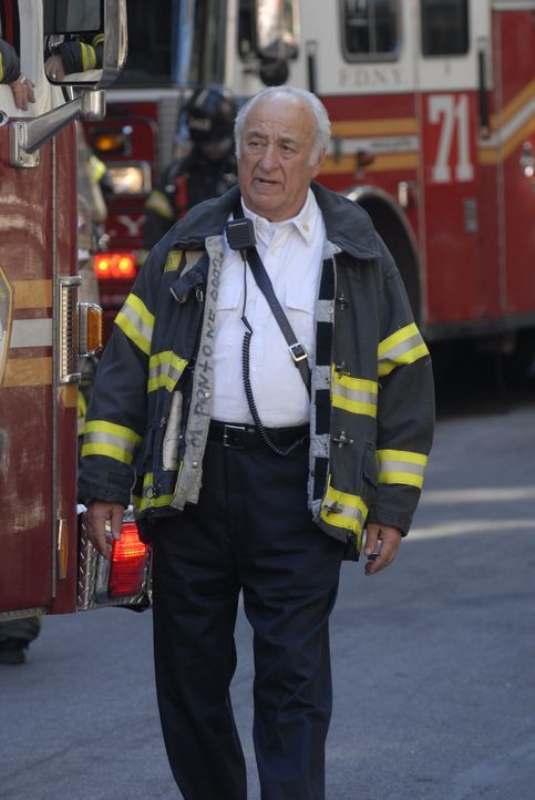 Chief Feinstein (Jerry Adler) beschuldigt Tommy, seine Tochter Beth sexuell belästigt zu haben ... - Bildquelle: 2007 Sony Pictures Television Inc. All Rights Reserved