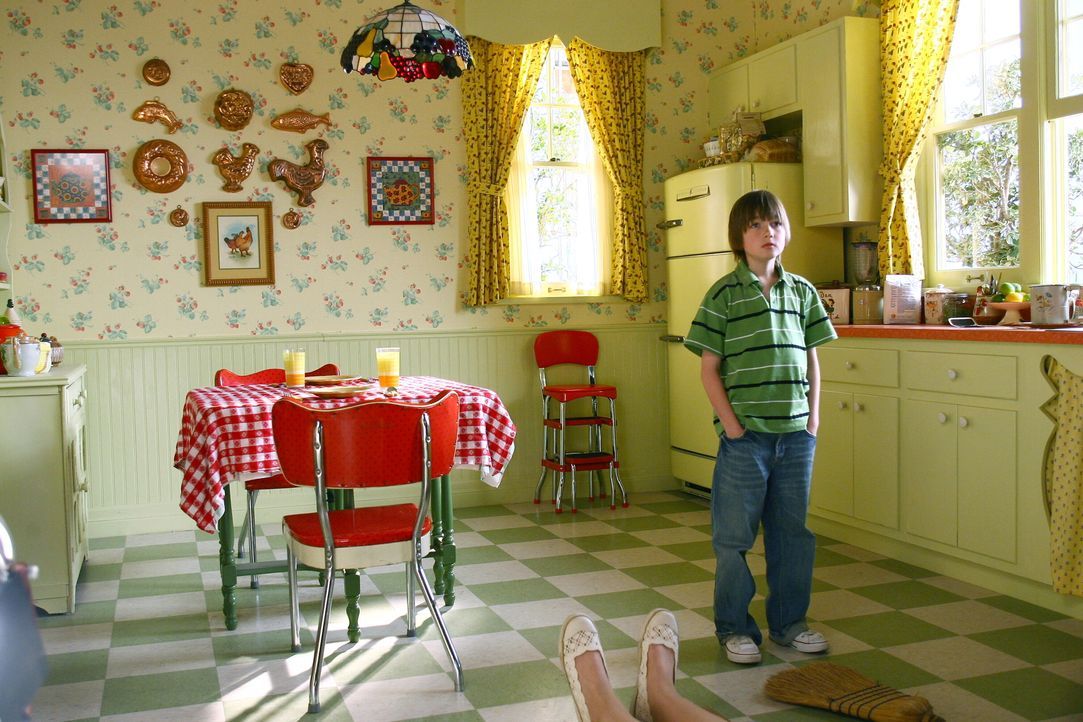 In jungen Jahren findet Ned (Field Cate) seine Mutter tot in der Küche. Als er sie berührt, erweckt er sie wieder zum Leben. Das Ganze hat jedoch ei... - Bildquelle: Warner Brothers