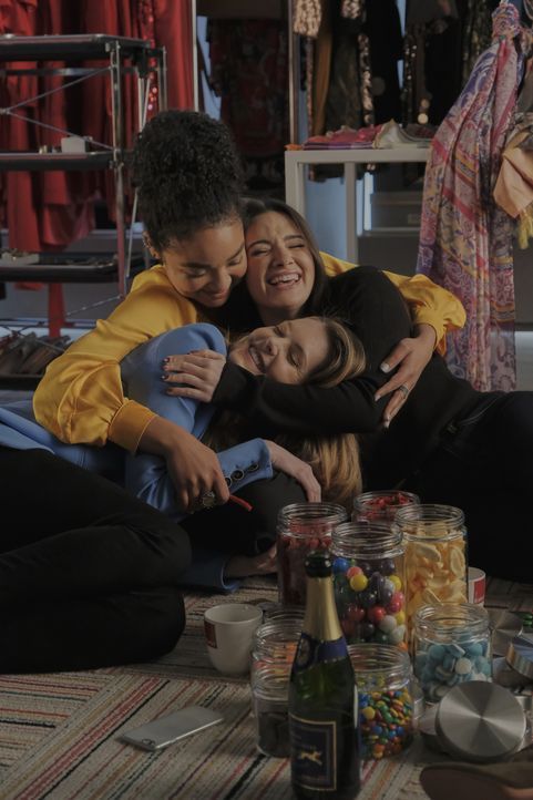 (v.l.n.r.) Kat Edison (Aisha Dee); Sutton Brady (Meghann Fahy); Jane Sloan (Katie Stevens) - Bildquelle: Philippe Bosse 2018 Universal Television LLC. ALL RIGHTS RESERVED. / Philippe Bosse