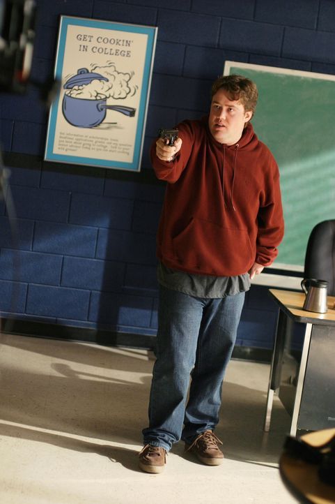 Jimmy Edwards (Colin Fickes) dreht eines Tages völlig durch und bedroht mit einer Waffe seine Mitschüler ... - Bildquelle: Warner Bros. Pictures