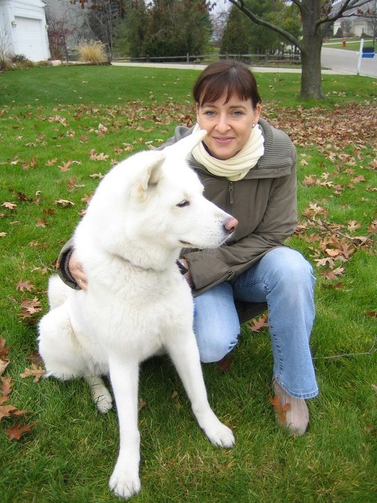 Nicola (34) und ihr Hund Lucie - Bildquelle: kabel eins