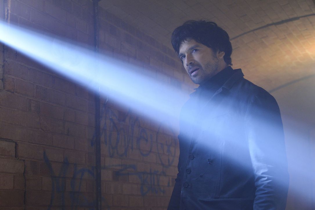 Das Treffen von Vincent und Liam (Jason Gedrick) wird von einer schockierenden Erkenntnis unterbrochen ... - Bildquelle: Ben Mark Holzberg 2015 The CW Network, LLC. All rights reserved.