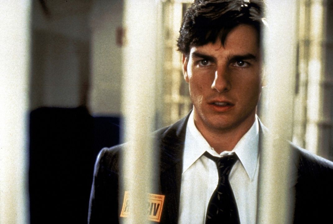 Der Anwalt Mitch McDerre (Tom Cruise) gerät durch seinen Arbeitgeber, eine Anwalts-Sozietät, in eine lebensbedrohliche Situation zwischen FBI und... - Bildquelle: Paramount Pictures