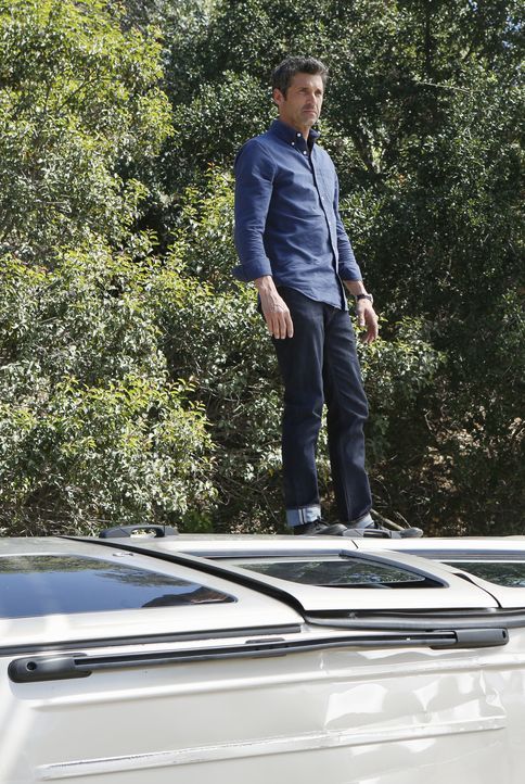 Als er Zeuge eines Autounfalls wird, versucht Derek (Patrick Dempsey), alles um die Verletzten zu retten. Doch leichter gesagt als getan ... - Bildquelle: ABC Studios
