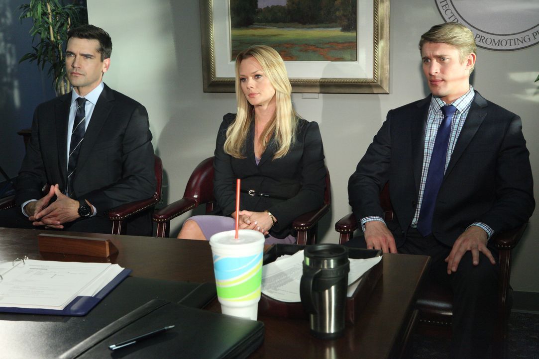 Kim (Kate Levering, M.) und Graysons (Jackson Hurst, l.) Klient Dan (Tyler Jacob Moore, r.) kämpft um das Besuchsrecht bei seinem Sohn. Das Problem... - Bildquelle: 2012 Sony Pictures Television Inc. All Rights Reserved.
