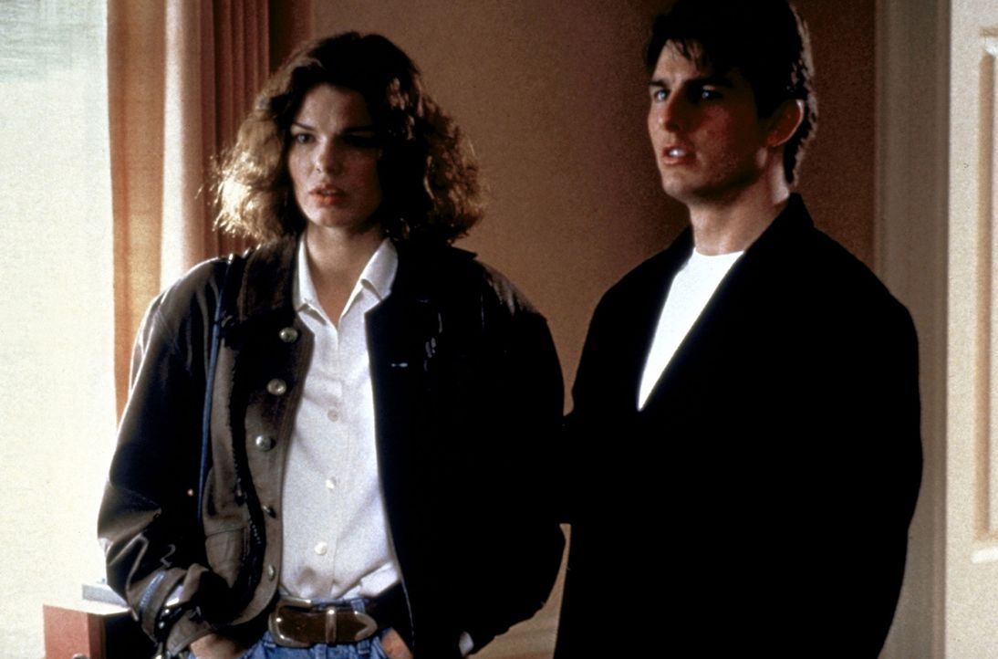 Mit Hilfe von Abby (Jeanne Tripplehorn, l.) gelangt Mitch (Tom Cruise, r.) in den Besitz von belastenden Kopien. Nun gilt es, einen kühlen Kopf zu... - Bildquelle: Paramount Pictures