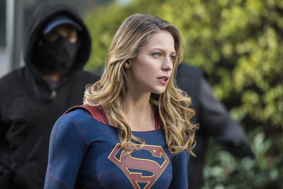 Supergirl (Melissa Benoist) ahnt noch nicht, wie gefährlich Mr. Mxyzptlk ihr wirklich werden könnte ... - Bildquelle: 2016 Warner Brothers