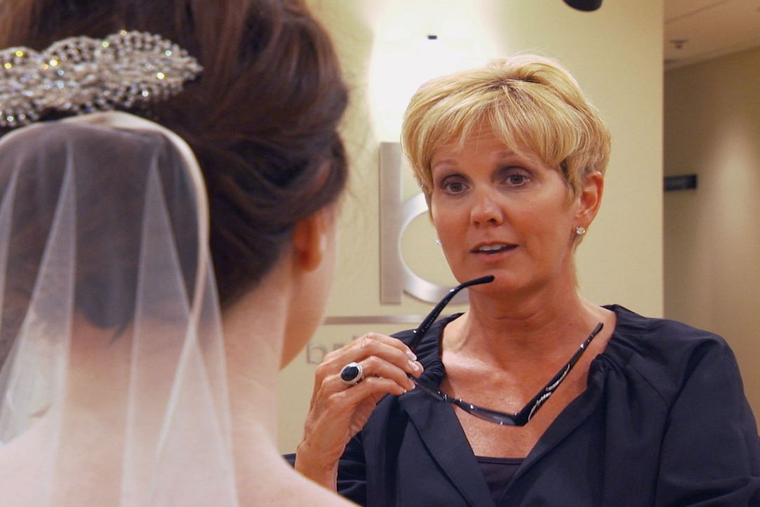 Lori Allen (r.) hilft ihren Kundinnen bei der Auswahl des perfekten Hochzeitskleides ... - Bildquelle: TLC & Discovery Communications