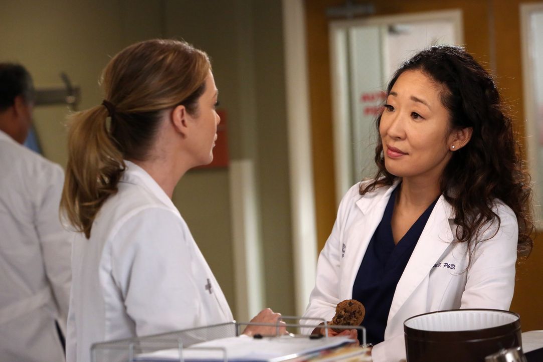 Ein anstrengender Tag wartet auf Cristina (Sandra Oh, r.) und Meredith (Ellen Pompeo, l.) ... - Bildquelle: ABC Studios