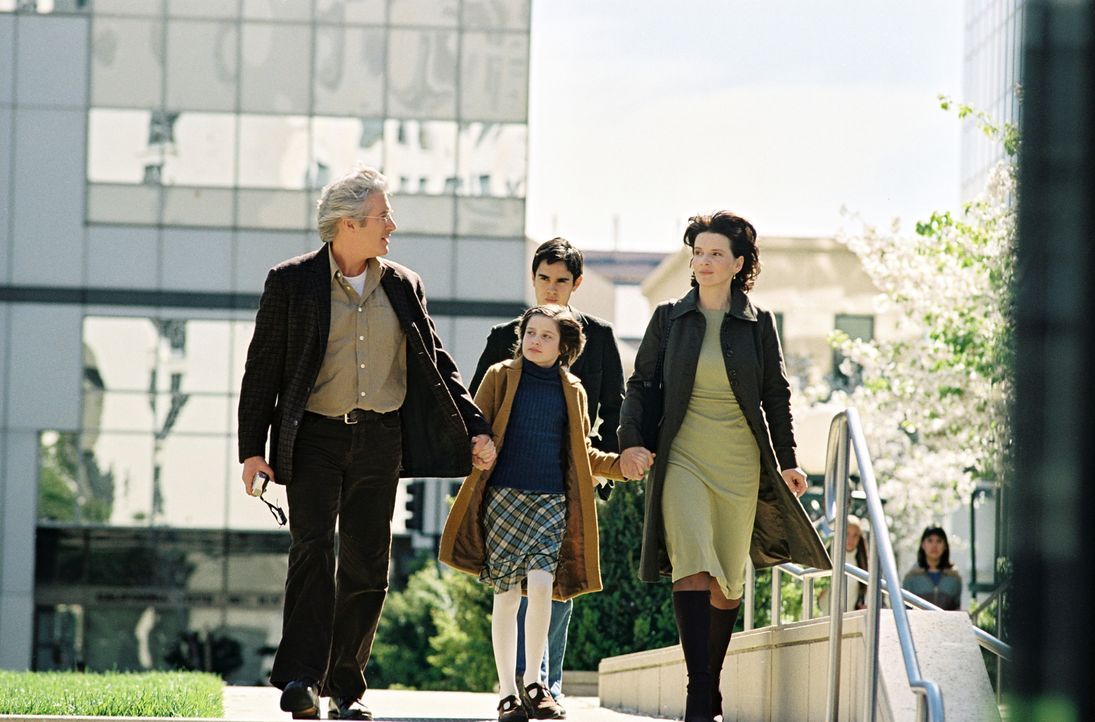 Die kleine Eliza (Flora Cross, M.) ist ein Buchstabiergenie. Ihr Vater (Richard Gere, l.) unterstützt sie, in dem er täglich mit ihr trainiert. Ih... - Bildquelle: Copyright   2005 Twentieth Century Fox