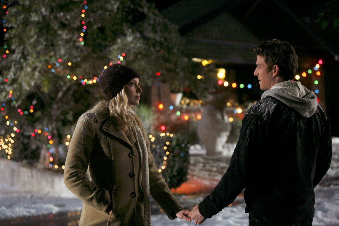 Nimmt Nick (Bryan Greenberg, r.) seinen Mut  zusammen und gesteht Hannah (Laura Prepon, l.) seine Liebe? - Bildquelle: ABC Studios