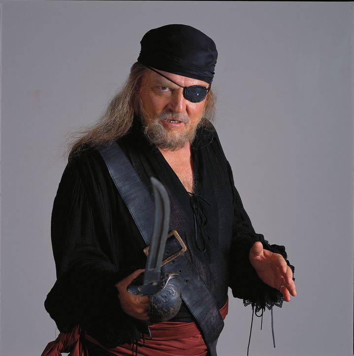 Vom Freibeuter zum Piraten, vom Piraten zum Piratenjäger: Kapitän Benjamin Hornigold (Stacy Keach) ... - Bildquelle: Hallmark Entertainment