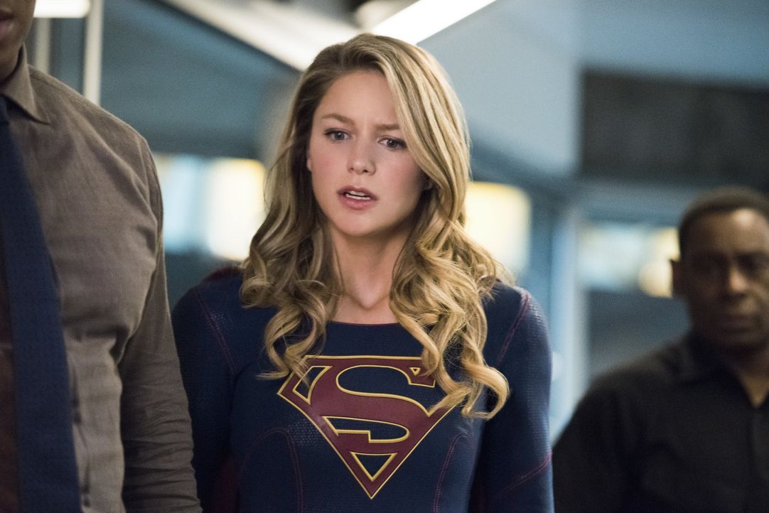 Eine Giftwelle breitet sich in der Stadt aus, doch Kara alias Supergirl (Melissa Benoist) und Imra können sich einfach nicht auf ein Vorgehen einige... - Bildquelle: 2017 Warner Bros.
