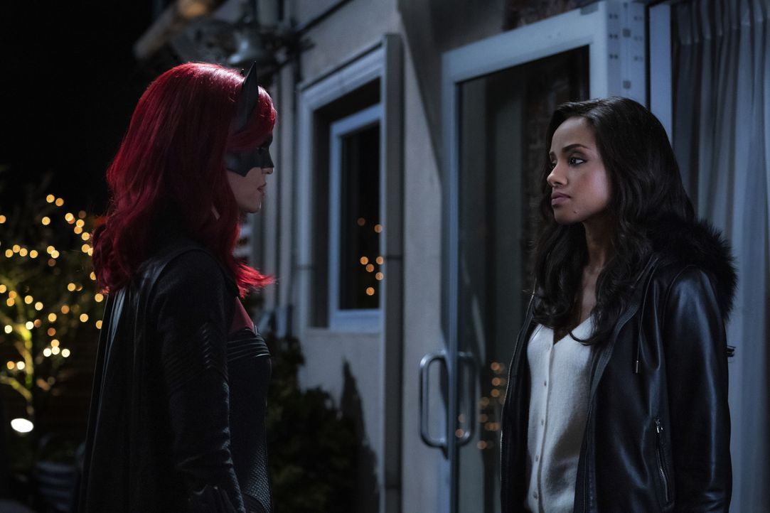 Batwoman (Ruby Rose, l.); Sophie Moore (Meagan Tandy, r.) - Bildquelle: 2020 The CW Network, LLC. All rights reserved.