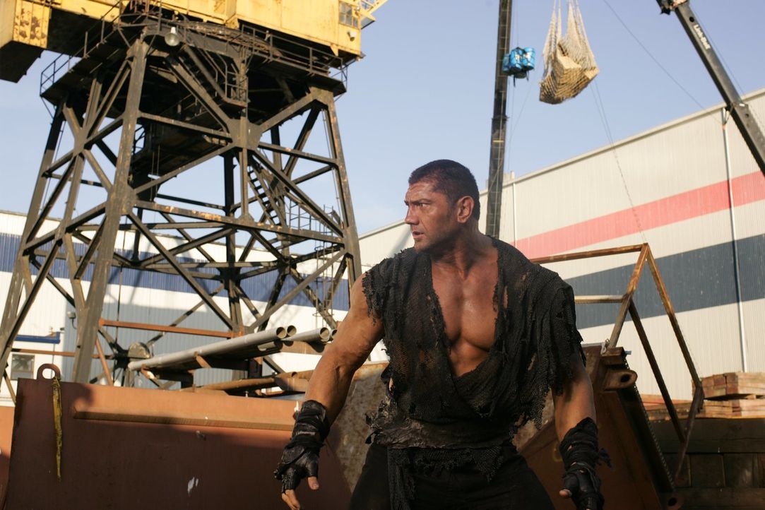 Aldar (Dave Batista) ist nicht nur übermenschlich stark, er kann auch die Knochen aus menschlichen Körpern entfernen ... - Bildquelle: Warner Bros.