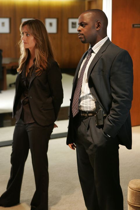 David Sinclair (Alimi Ballard, r.) und Megan Reeves (Diane Farr, l.) versuchen gemeinsam mit Don einen neuen Fall zu lösen ... - Bildquelle: Paramount Network Television