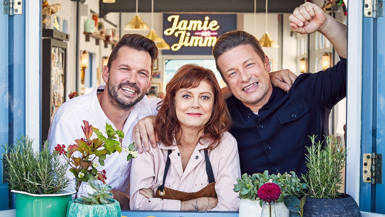 (v.l.n.r.) Jimmy Doherty; Susan Sarandon; Jamie Oliver - Bildquelle: 2019 Jamie Oliver Enterprises ltd.