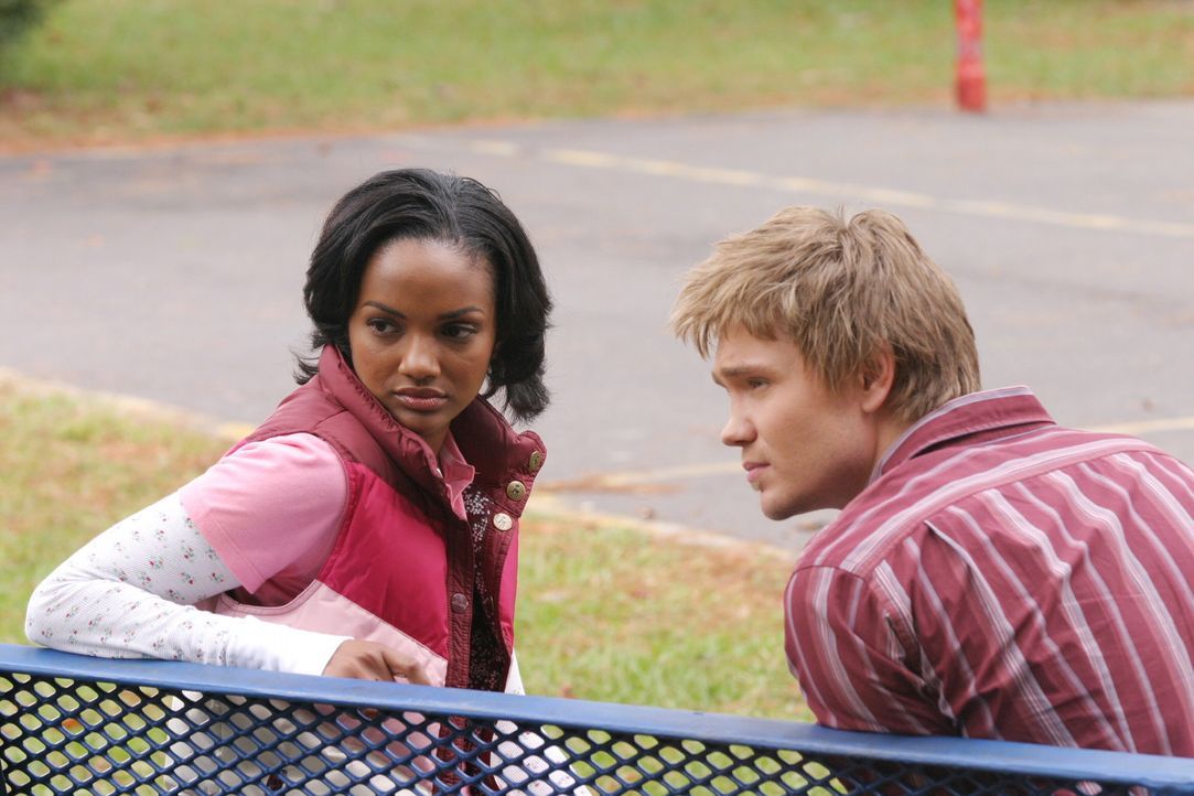 Wenn sich zwei Schulfreunde wiedersehen, gibt es viel zu erzählen: Bei Lucas (Chad Michael Murray, r.) und Faith (Mekia Cox, l.) ist das nicht ande... - Bildquelle: Warner Bros. Pictures