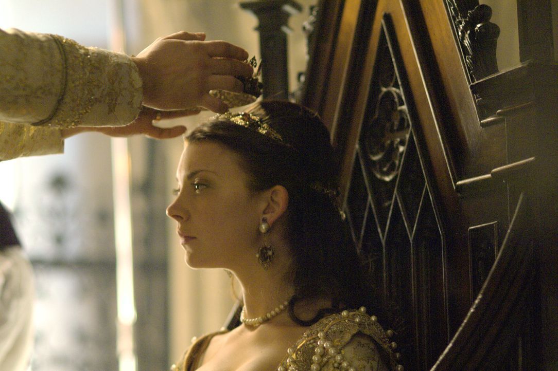 Krönung zur Königin von England: Anne Boleyn (Natalie Dormer) ... - Bildquelle: 2008 TM Productions Limited and PA Tudors II Inc. All Rights Reserved.