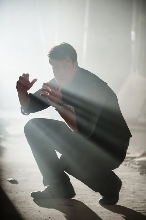 Nachdem die Frau vor ihm erschossen wird, verliert Castle (Nathan Fillion) sämtliche Hoffnung, Kate noch retten zu können ... - Bildquelle: Colleen Hayes ABC Studios / Colleen Hayes