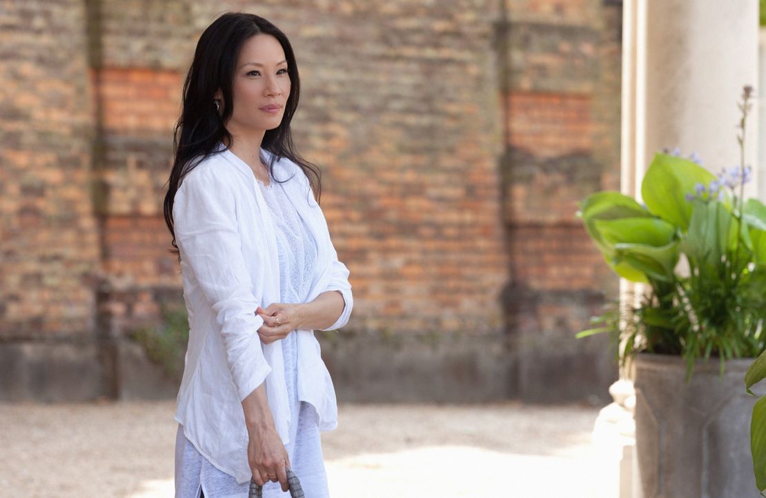 Zwingt die Holmes Brüder dazu, ihre komplizierte Vergangenheit aufzuarbeiten: Joan Watson (Lucy Liu) ... - Bildquelle: CBS Television