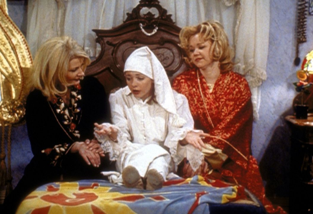 Sabrina (Melissa Joan Hart, M.) hat einen Job als Sandmännchen gefunden. Doch ihre Tanten Zelda (Beth Broderick, l.) und Hilda (Caroline Rhea, r.)... - Bildquelle: Paramount Pictures