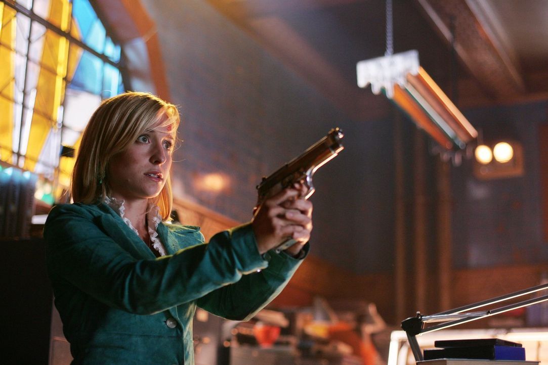 Ohne Clark und mit Zod in Lex' Körper ist die Erde in Gefahr. Chloe (Allison Mack) versucht, alleine klar zu kommen und trifft dabei auf ein bekannt... - Bildquelle: Warner Bros.
