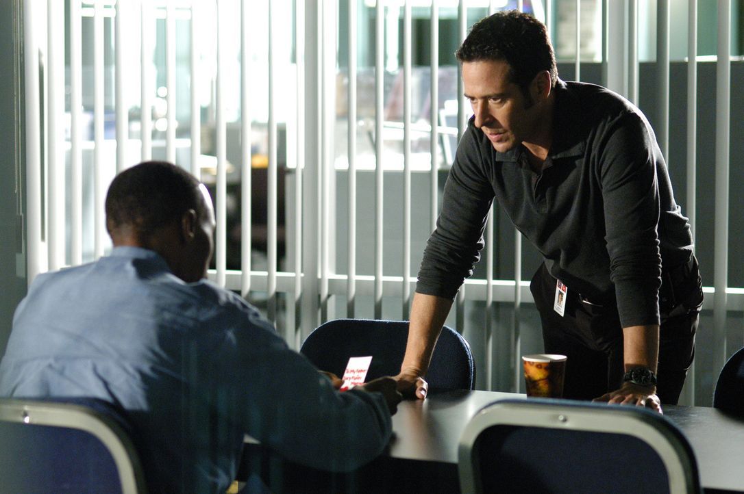 Don (Rob Morrow, r.) geht mit Pony Fuentes (Wood Harris, l.) einen Deal ein - ist das eine Fehler? - Bildquelle: Paramount Network Television