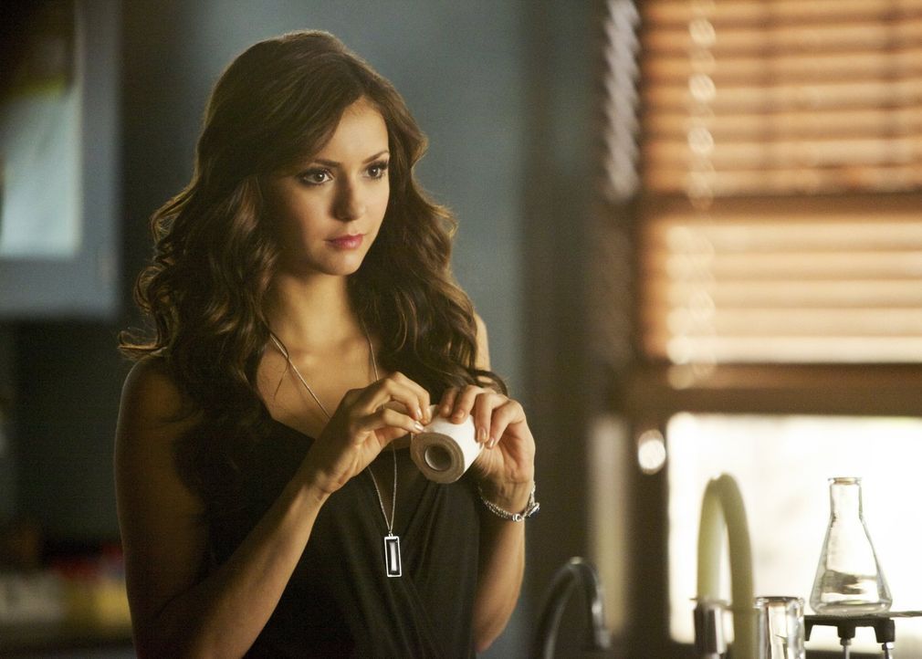 Unverhofft trägt Katharine (Nina Dobrev) dazu bei, die Wahrheit über Dr. Maxfield herauszufinden ... - Bildquelle: Warner Brothers