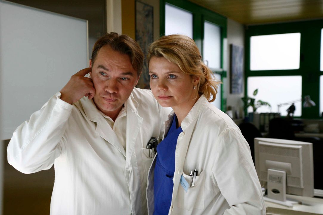Ironie des Schicksals: Ausgerechnet in seiner eigenen Klinik, in der er mit Tyrannei Kollegen und Patienten das Leben schwer macht, landet Prof. Dr.... - Bildquelle: Volker Roloff SAT.1