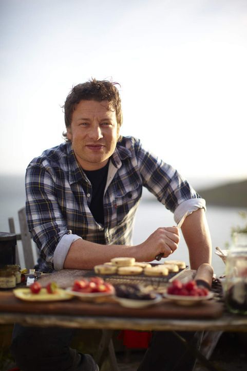 In "Zu Gast bei Jamie Oliver" begibt sich Starkoch Jamie Oliver auf Entdeckungsreise durch Großbritannien, um mehr über die Ursprünge traditionel... - Bildquelle: Fresh One Productions 2011