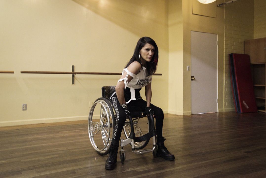 Auti war vor ihrem Autounfall, der sie an den Rollstuhl fesselte, eine sehr erfolgreiche Hip-Hop-Tänzerin. Nun ist sie entschlossen, wieder ins Tan... - Bildquelle: Sundance Channel