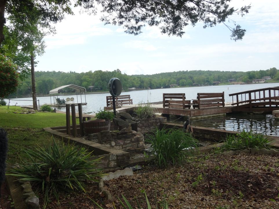 Ein Anwesen am Cherokee Village, Arkansas, ist für Ted und Amanda ein absoluter Traum. Erzielt Makler Jason Rhodes mit seinem ersten Vorschlag  Bung... - Bildquelle: 2015,HGTV/Scripps Networks, LLC. All Rights Reserved