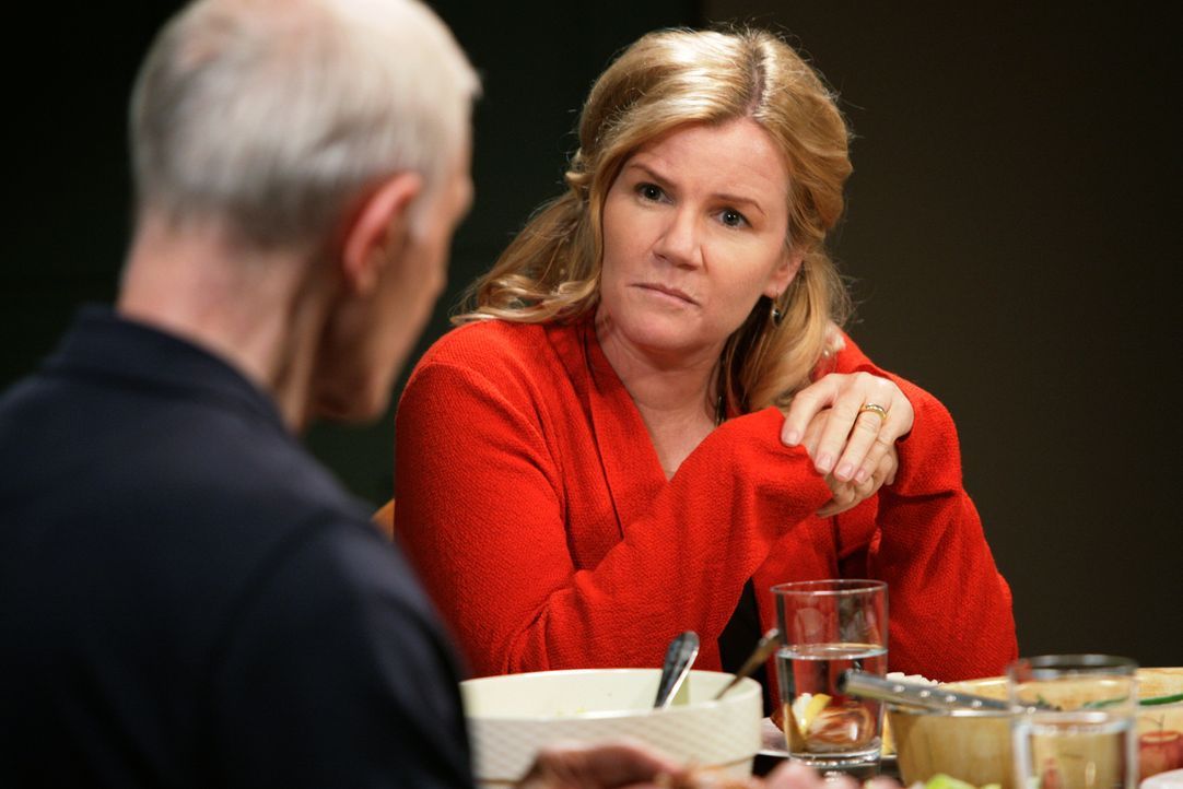 Macht ihrem Ex-Mann Paul (Raymond J. Barry, l.) Vorwürfe: Celeste (Mare Winningham, r.)