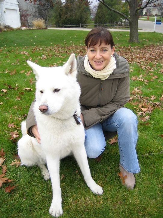 Nicola (34) und ihr Hund Lucie - Bildquelle: kabel eins