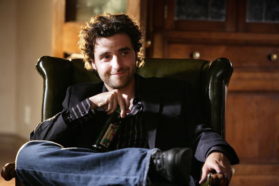 Charlie (David Krumholtz) ist Don bei der Aufklärung eines extrem schwierigen Fall behilflich ... - Bildquelle: Paramount Network Television