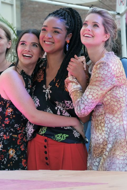 (v.l.n.r.) Jane Sloan (Katie Stevens); Kat Edison (Aisha Dee); Sutton Brady (Meghann Fahy) - Bildquelle: Philippe Bosse © 2019 Universal Television LLC. ALL RIGHTS RESERVED. / Philippe Bosse