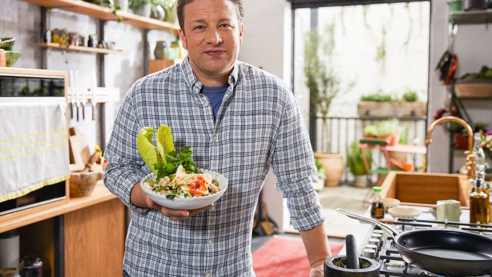 Jamie Oliver - Auberginen-Lasagne & Gedämpfte Dumplings - sixx