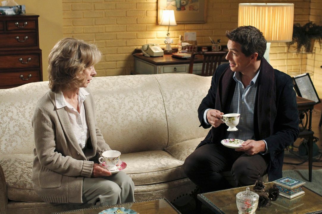 Während Andrew mit der Tatsache konfrontiert wird, dass Sam sein Halbbruder ist, bekommt Iris Beckley (Ellen Crawford, l.) Besuch von Patrick Logan... - Bildquelle: ABC Studios