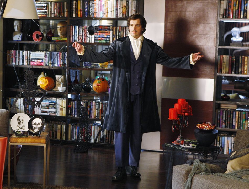 Für seine Halloween-Party hat sich Richard Castle (Nathan Fillion) in Schale geschmissen. - Bildquelle: ABC Studios