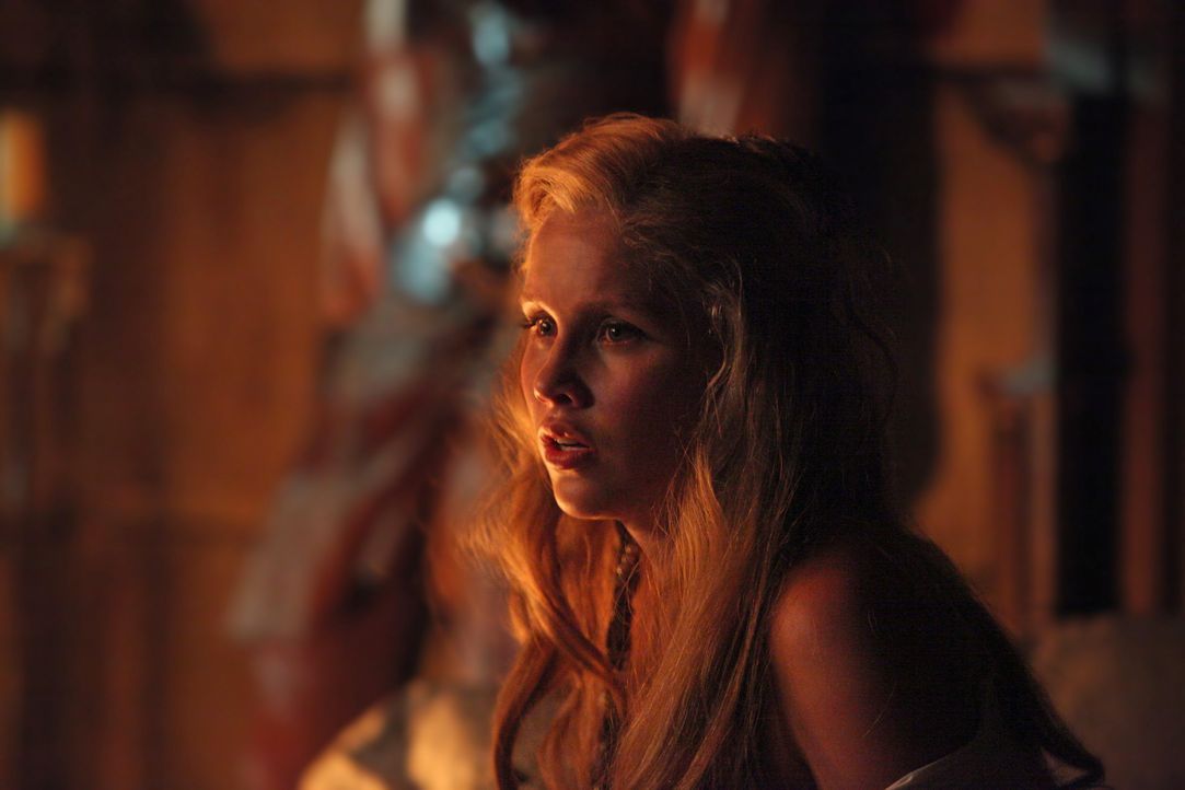 Angst in Rebekahs Augen - Bildquelle: © Warner Bros. Entertainment Inc.