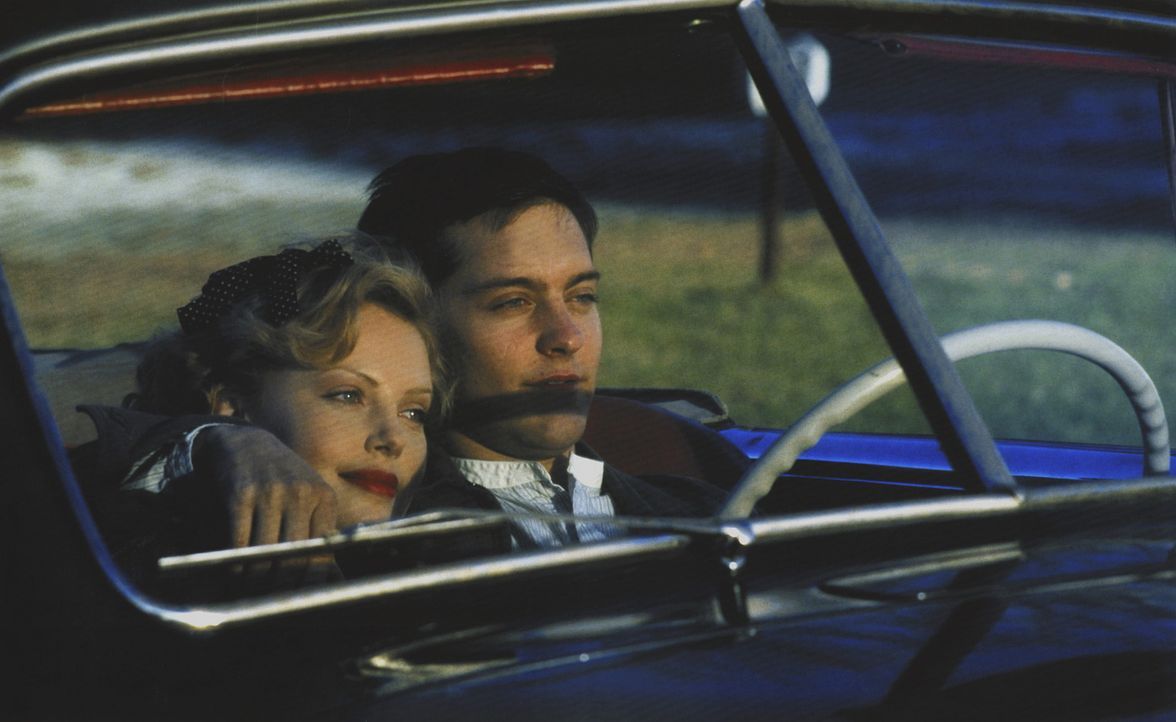 Eine junge Liebe muss bekanntlich viele Hochs und Tiefs überstehen. Aber sind die Gefühle von Homer Wells (Tobey Maguire, r.) und seiner schönen... - Bildquelle: Kinowelt Filmverleih
