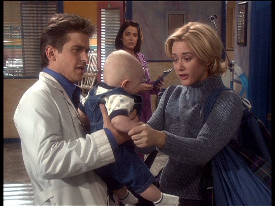 Grace (Leah Lail, r.) sucht ihren alten Freund Jesse (Charlie Schlatter, l.) auf und bittet ihn, ihr Baby in seine Obhut zu nehmen, so lange die Erp... - Bildquelle: Viacom