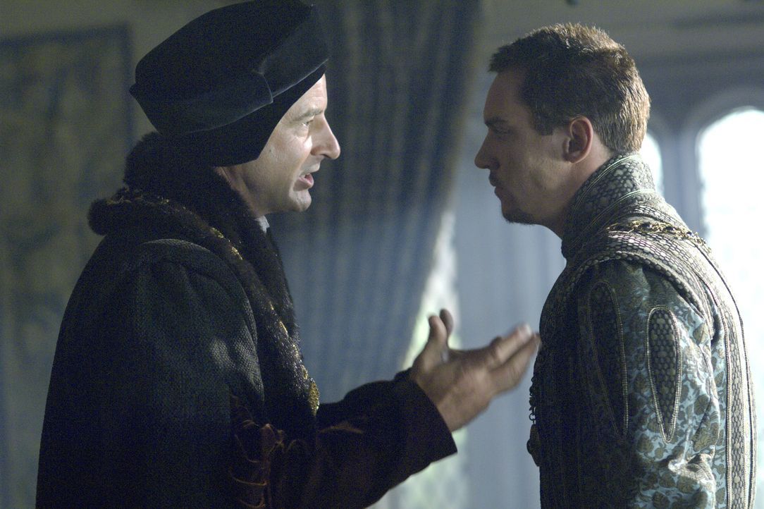 Sir Thomas More (Jeremy Northam, l.) ist in einer tiefen Krise. Im persönlichen Gespräch erreicht er den König (Jonathan Rhys Meyers, r.) noch, doch... - Bildquelle: 2008 TM Productions Limited and PA Tudors II Inc. All Rights Reserved.