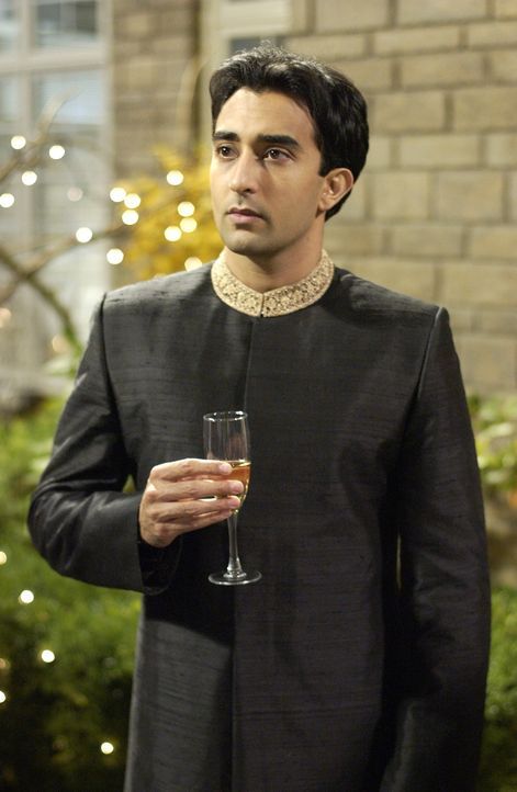 Rahuls (Rahul Khanna) Mutter droht ihm, dass seine Schwester Twinky erst dann heiraten darf, wenn er eine Braut gefundet hat. Das muss jedoch schnel... - Bildquelle: Universum Film