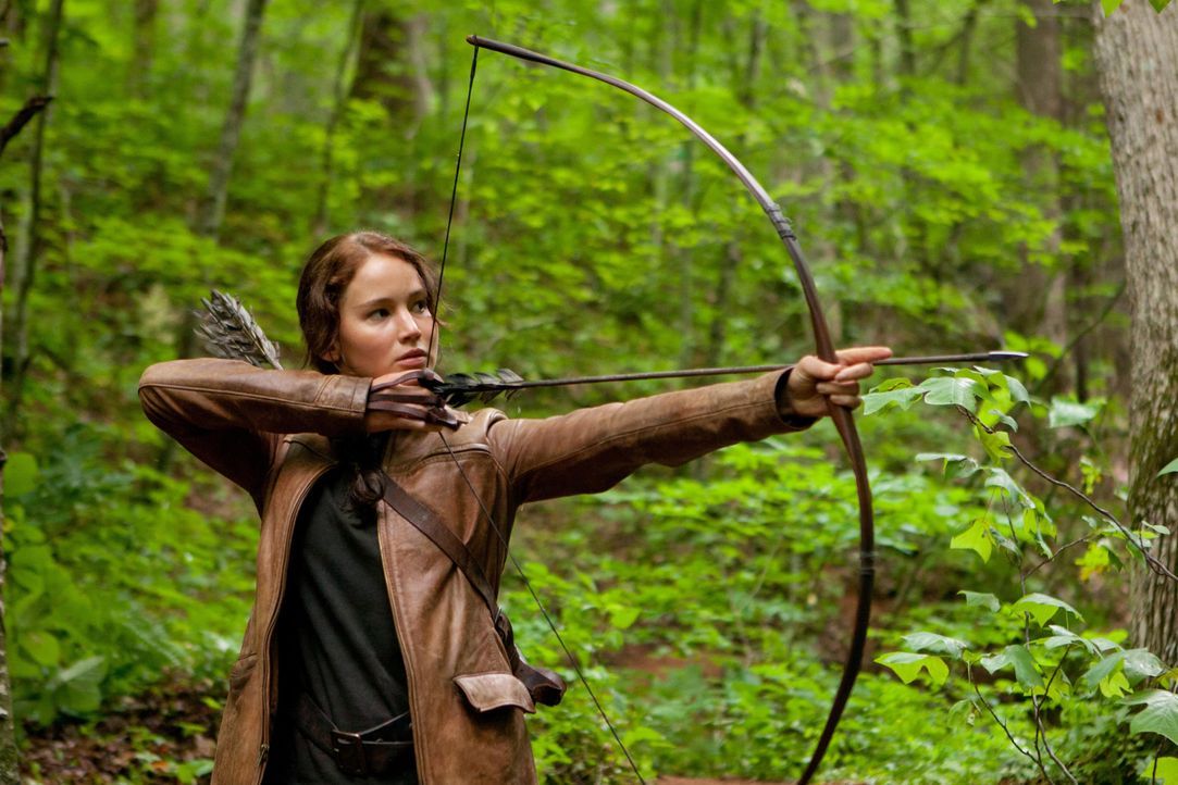 Im Gegensatz zu Peeta ist Katniss (Jennifer Lawrence) eine hervorragende Bogenschützin und eine gute Jägerin. Wird ihr dies zugutekommen in dem mörd... - Bildquelle: Studiocanal GmbH