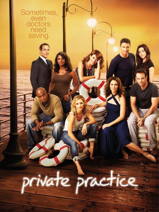 (4. Staffel) - Private Practice: (hinten v.l.n.r.) Dr. Sheldon Wallace (Brian Benben), Dr. Naomi Bennett (Audra McDonald), Dr. Addison Forbes Montgo... - Bildquelle: ABC Studios