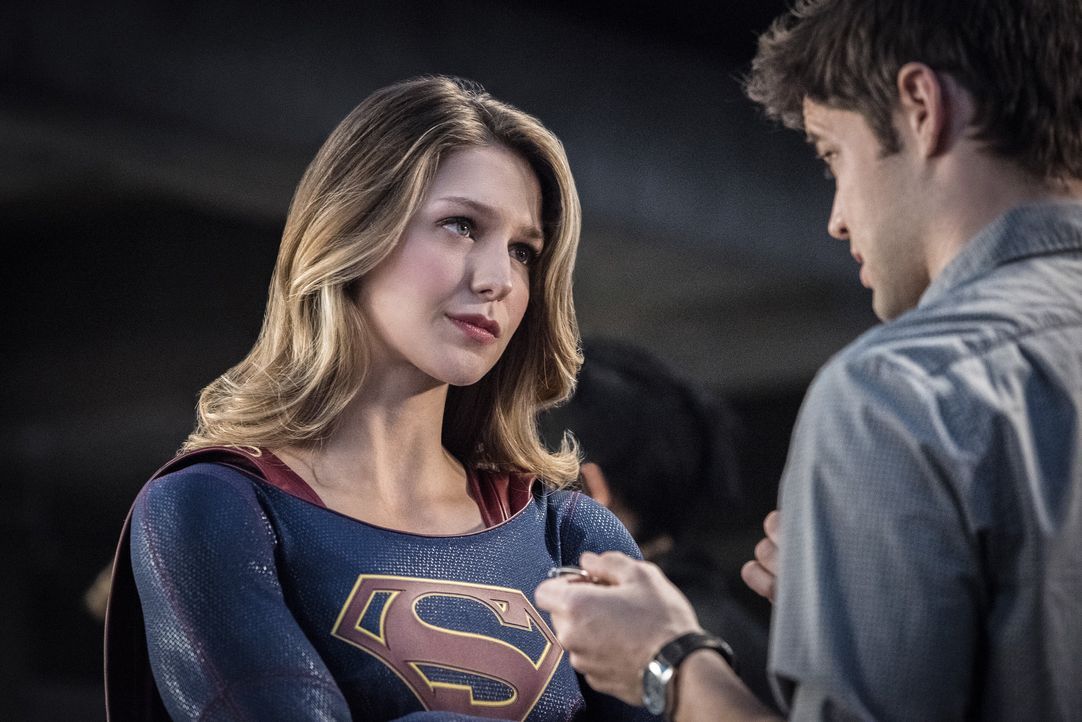 Werden Supergirl (Melissa Benoist, l.) und Winn (Jeremy Jordan, r.) Mon-El retten können? - Bildquelle: 2016 Warner Brothers