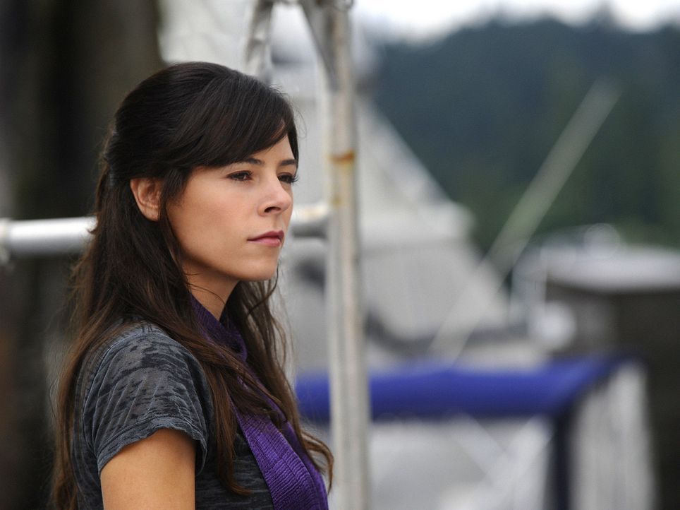 Abby (Elaine Cassidy) versteht ihren alten Freund Jimmy nicht mehr. Zu Schulzeiten war er doch so lieb zu ihr ... - Bildquelle: 2009 CBS Studios Inc. All Rights Reserved.